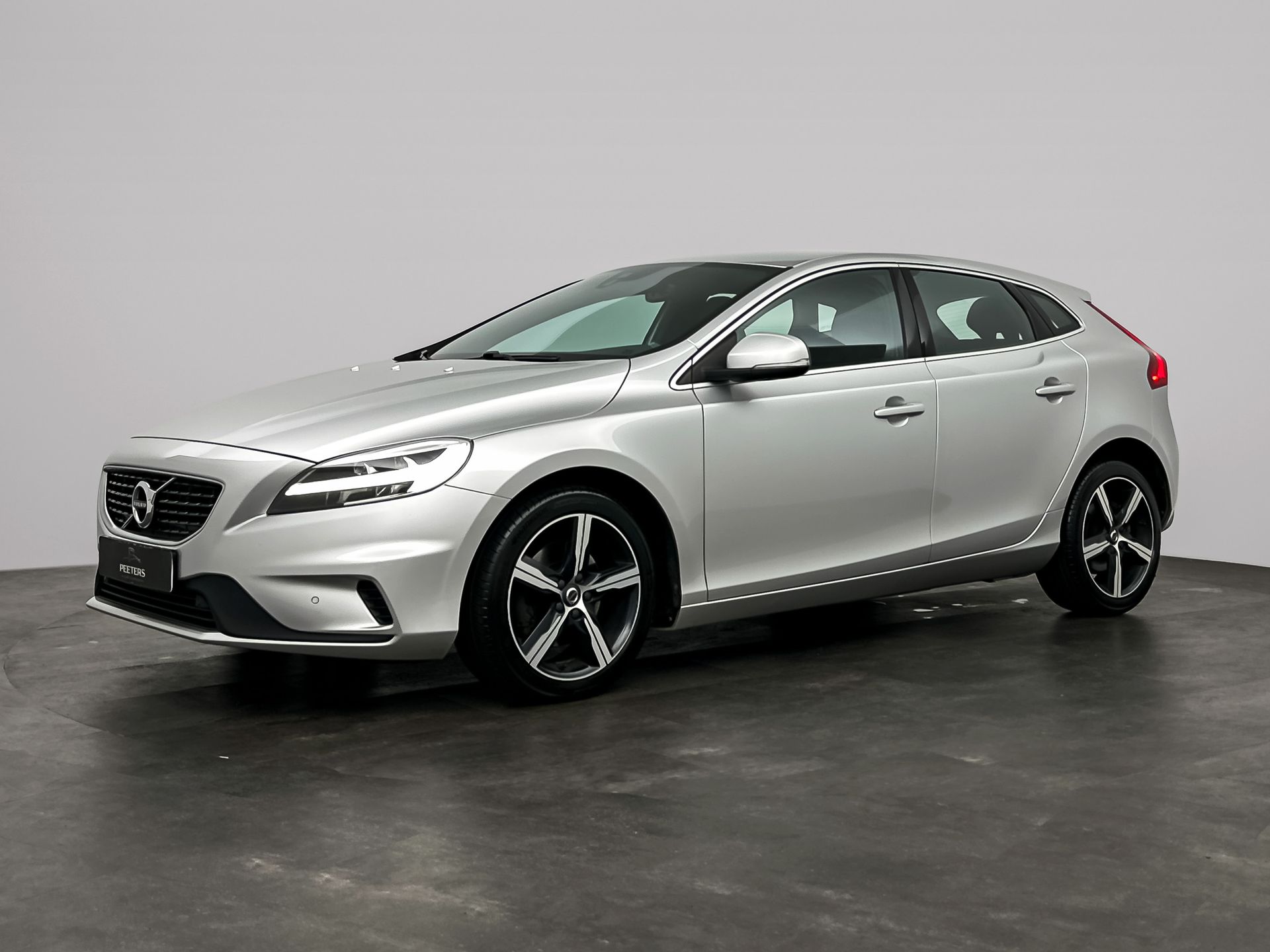 Volvo V40 1.5 T2 R-Design 55088126-0.jpg | Peeters car company