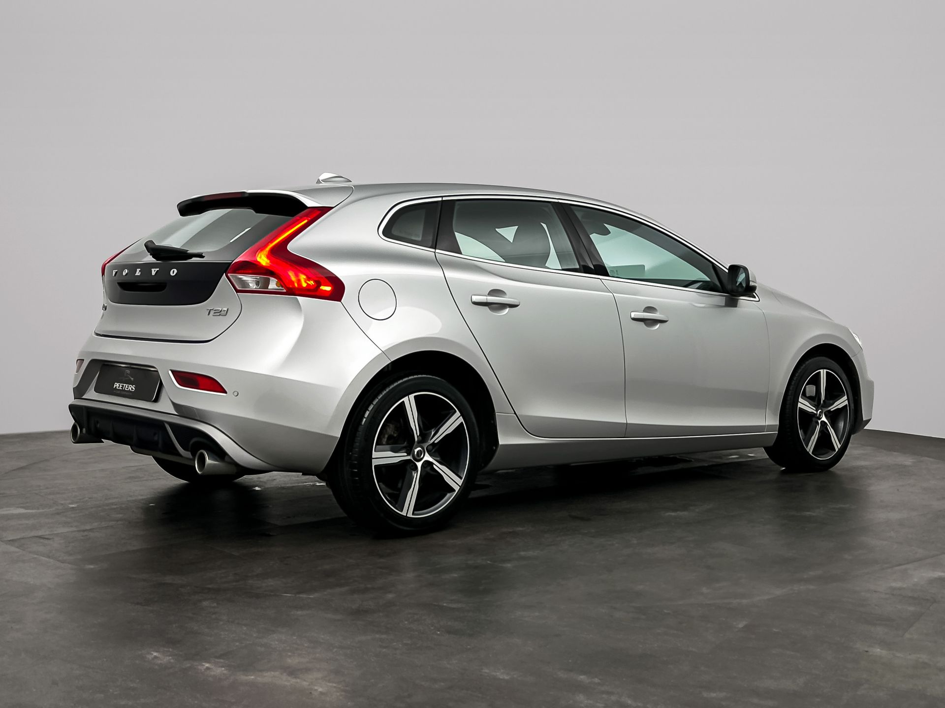 Volvo V40 1.5 T2 R-Design 55088126-1.jpg | Peeters car company