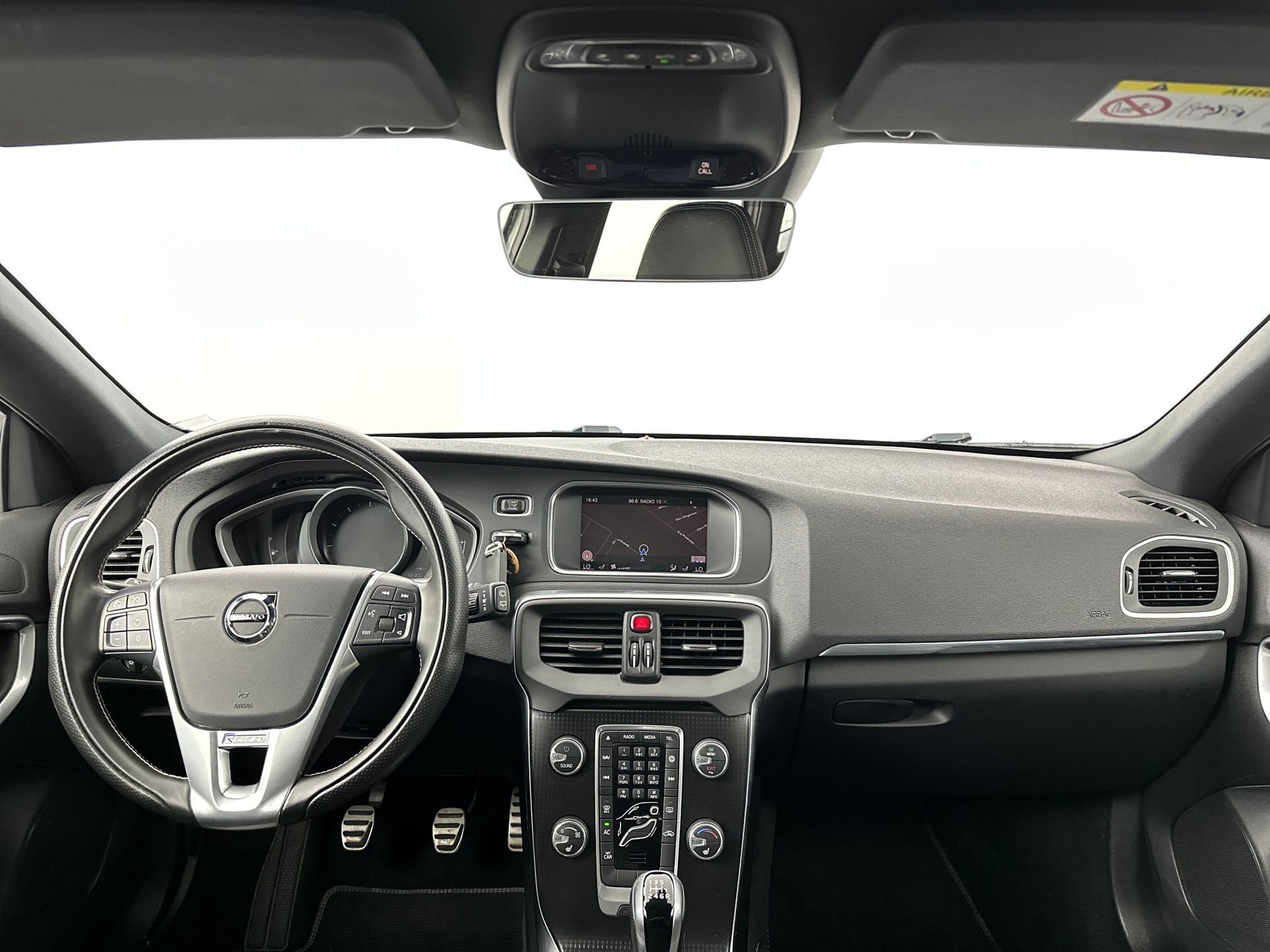 Volvo V40 1.5 T2 R-Design 55088126-2.jpg | Peeters car company